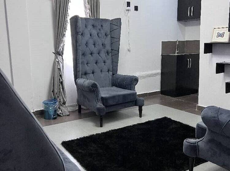 هتل Glandov Suites And Apartment