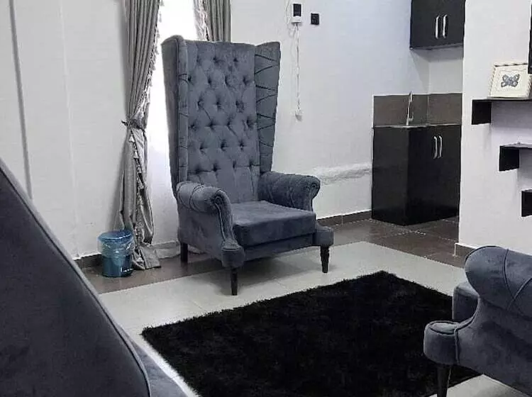 هتل Glandov Suites And Apartment