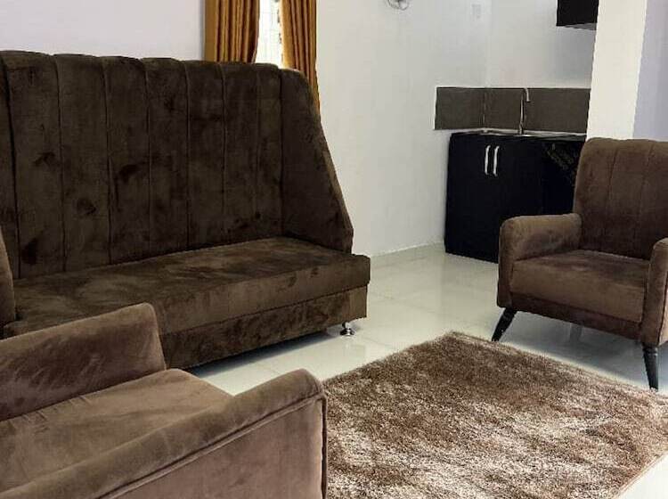 هتل Glandov Suites And Apartment