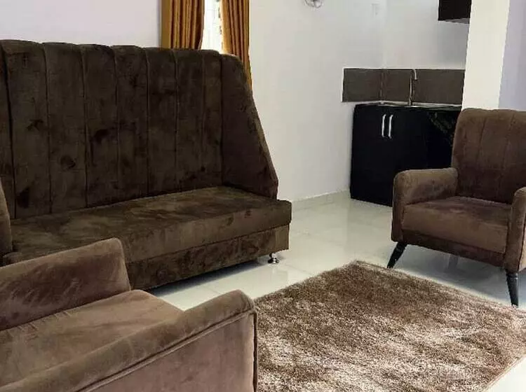 هتل Glandov Suites And Apartment