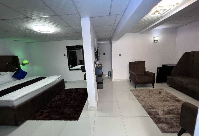 هتل Glandov Suites And Apartment