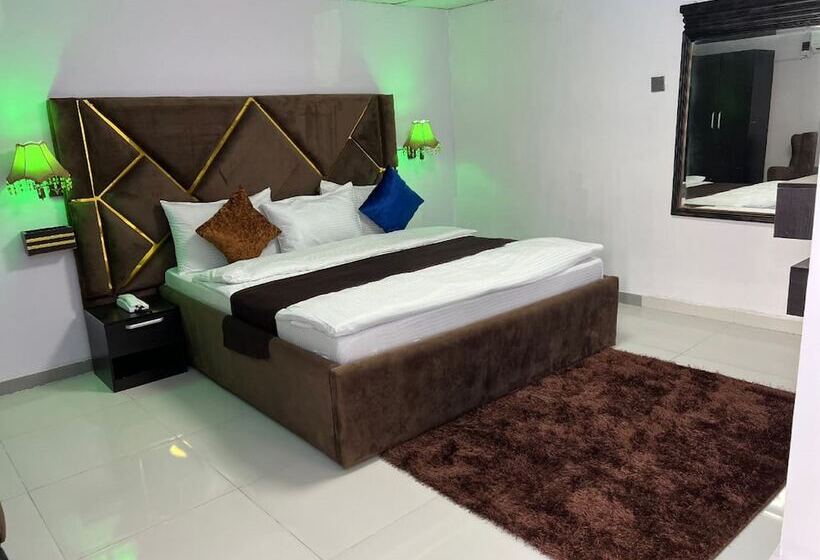 هتل Glandov Suites And Apartment