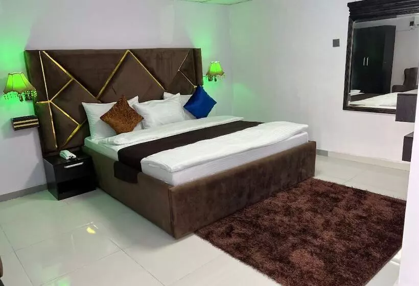 هتل Glandov Suites And Apartment