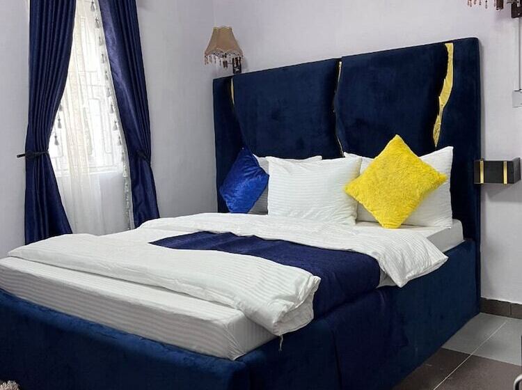 هتل Glandov Suites And Apartment