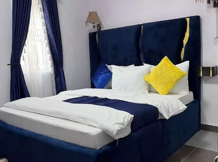 هتل Glandov Suites And Apartment