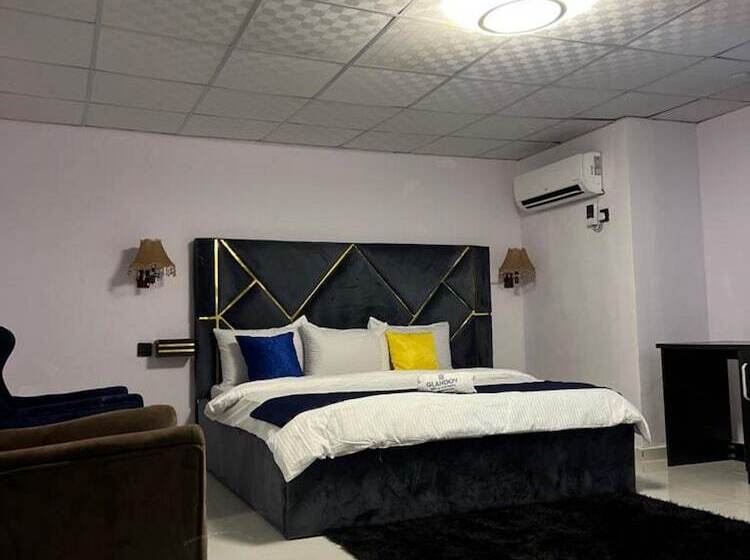 هتل Glandov Suites And Apartment