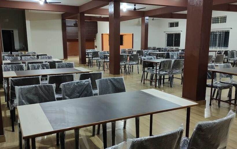 בית מלון כפרי Iroozm Sonika Comforts