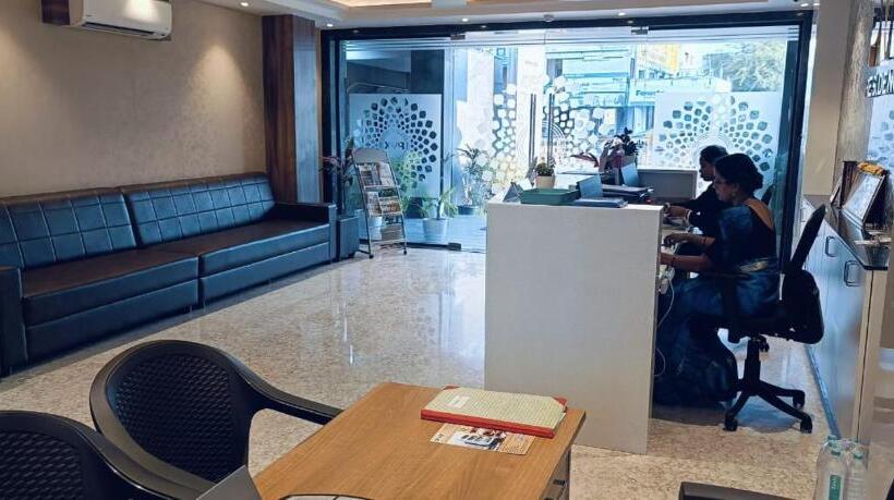 בית מלון כפרי Pvk Residency Tirupati