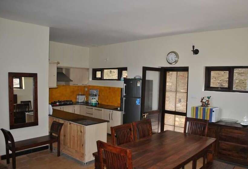 ホテル The Himalayan Lodge