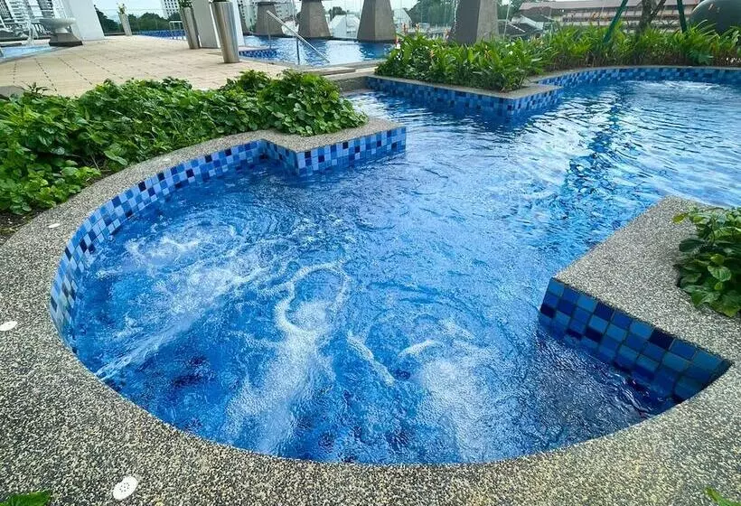 Hotelli Ramada Suites By Wyndham The Straits Johor Bahru