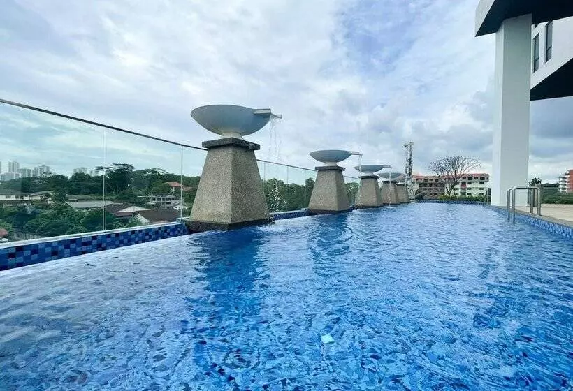 Hotelli Ramada Suites By Wyndham The Straits Johor Bahru