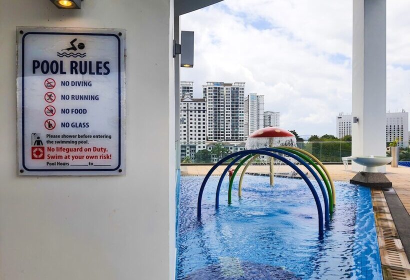 בית מלון כפרי Ramada Suites By Wyndham The Straits Johor Bahru