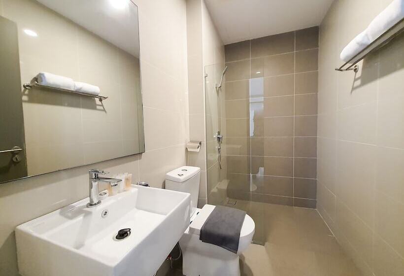 בית מלון כפרי Ramada Suites By Wyndham The Straits Johor Bahru