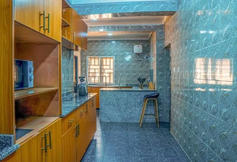 هتل Utobert Apartments Abuja