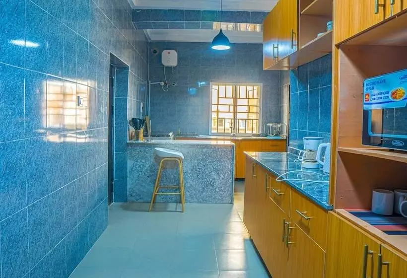 هتل Utobert Apartments Abuja