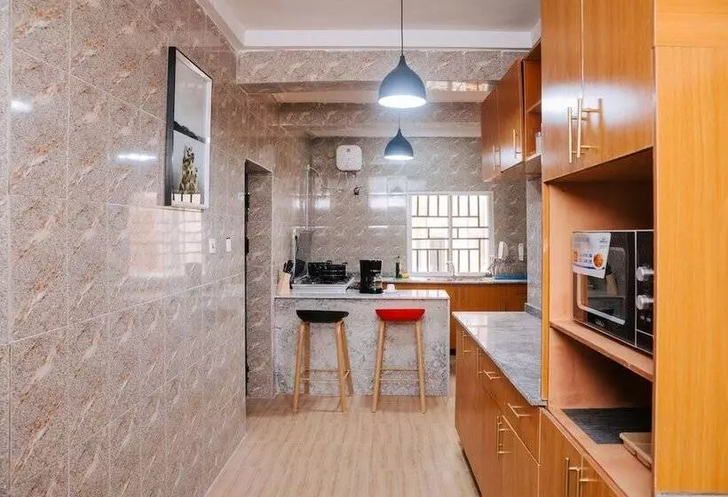 هتل Utobert Apartments Abuja