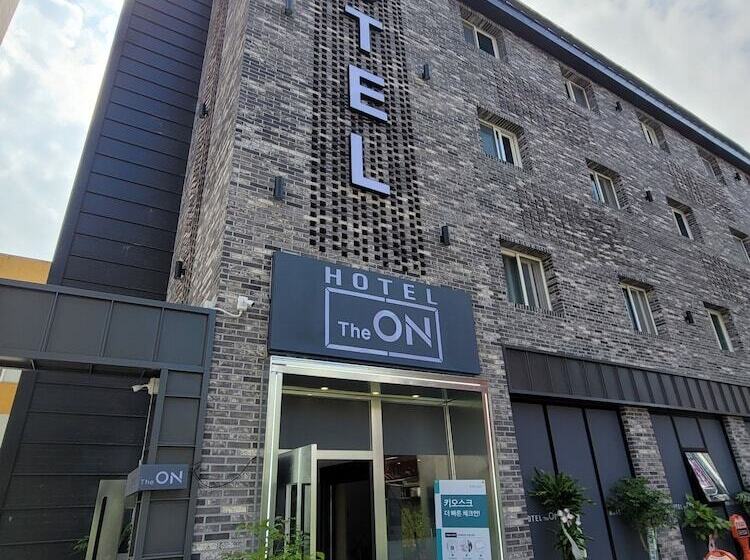 Motel The On