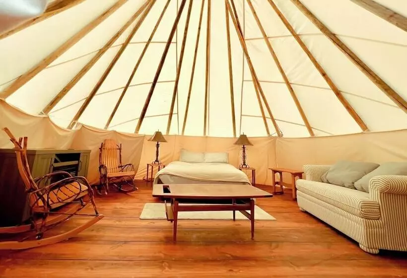 Glacier Grizzly Resort   Glamping