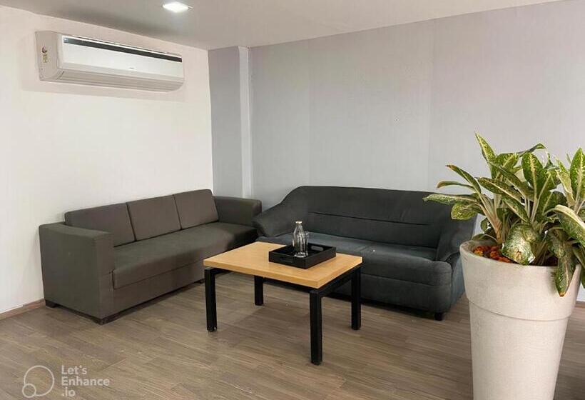 Hotel Red Cherry Sec 45, Gurgaon