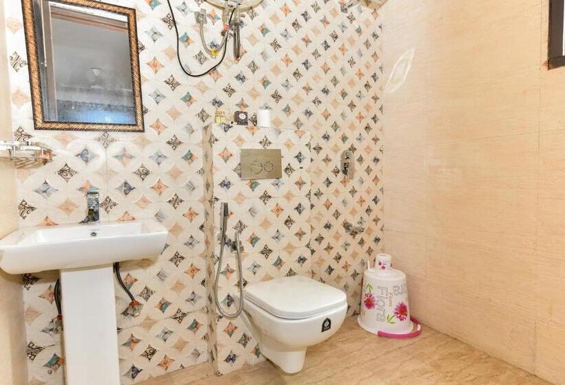 Hotel Red Cherry Sec 45, Gurgaon