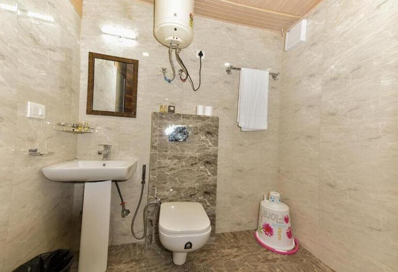 Hotel Red Cherry Sec 45, Gurgaon