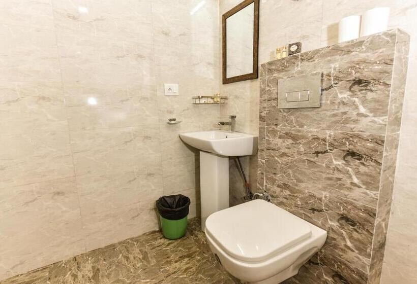 Hotel Red Cherry Sec 45, Gurgaon