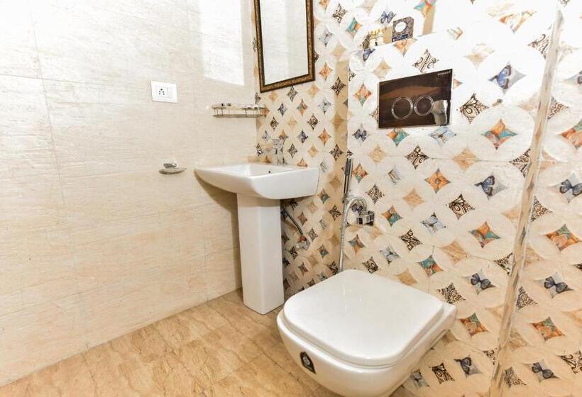 Hotel Red Cherry Sec 45, Gurgaon