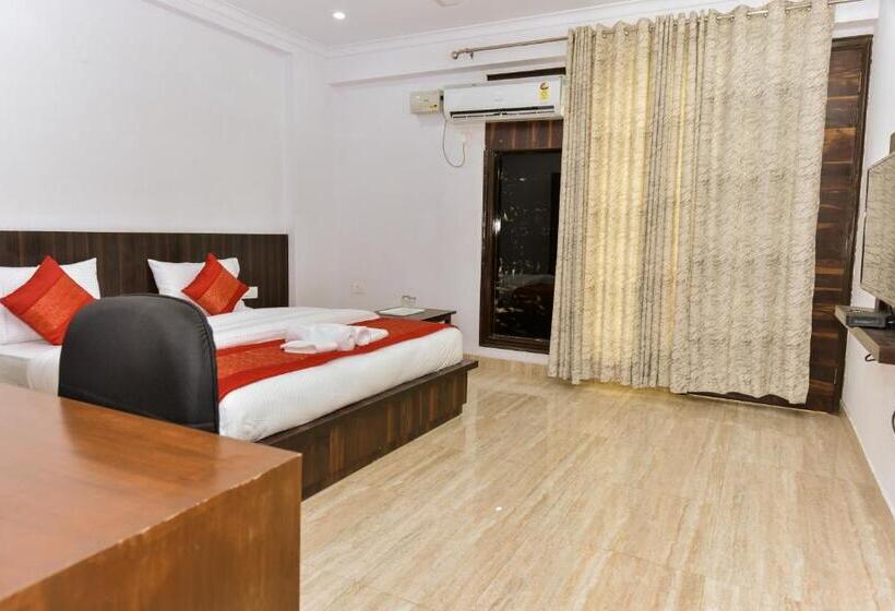 Hotel Red Cherry Sec 45, Gurgaon
