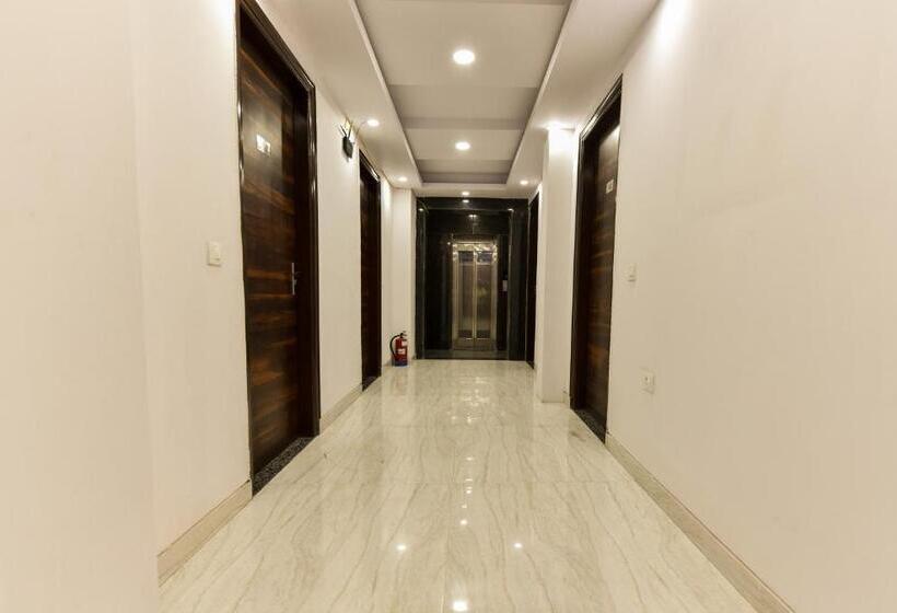 Hotel Red Cherry Sec 45, Gurgaon
