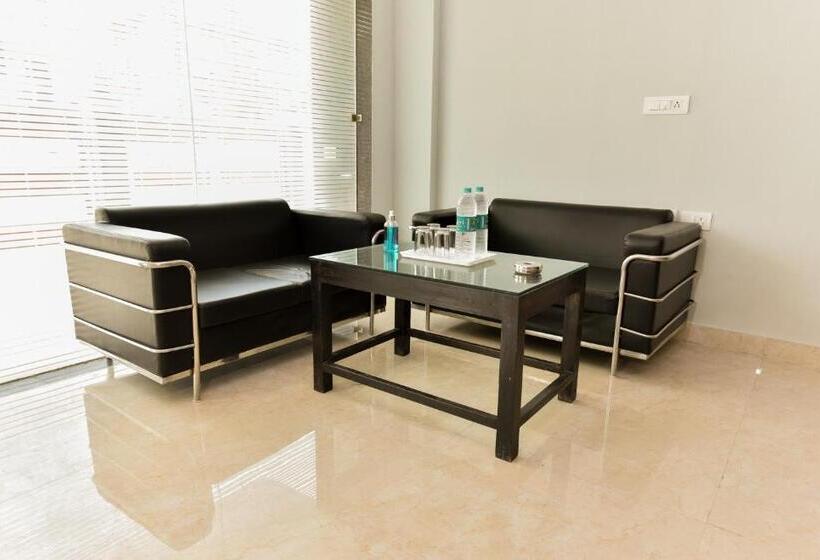 Hotel Red Cherry Sec 45, Gurgaon