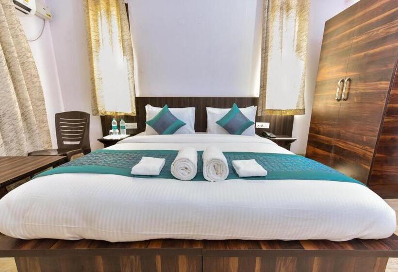 Hotel Red Cherry Sec 45, Gurgaon