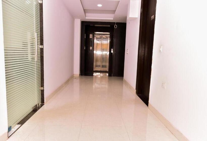 Hotel Red Cherry Sec 45, Gurgaon