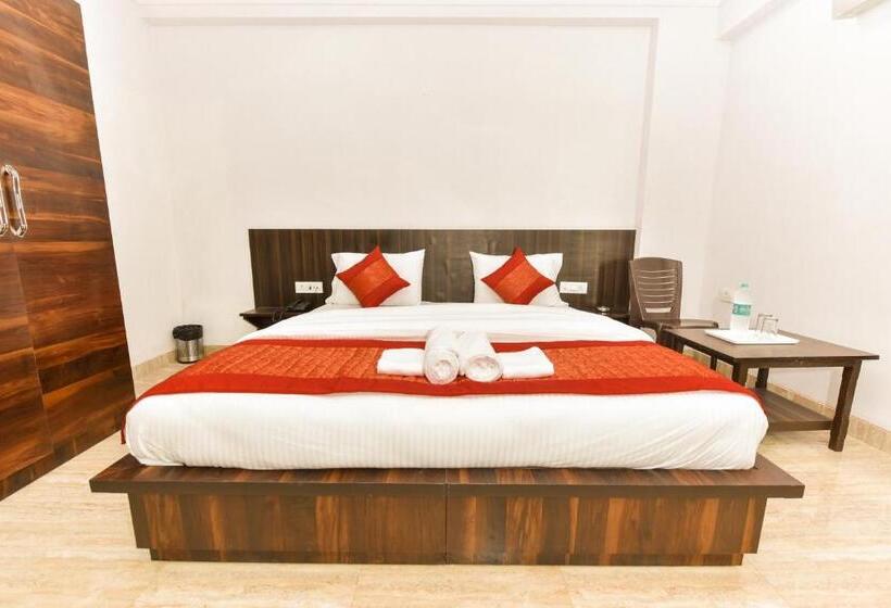 Hotel Red Cherry Sec 45, Gurgaon
