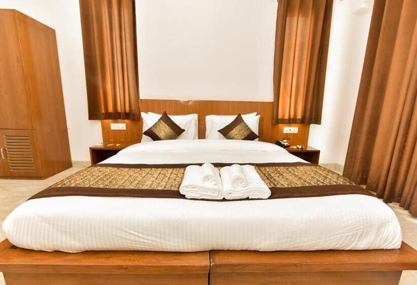 Hotel Red Cherry Sec 45, Gurgaon