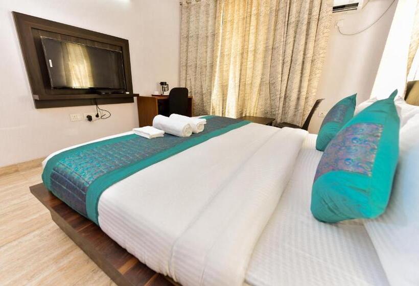 Hotel Red Cherry Sec 45, Gurgaon