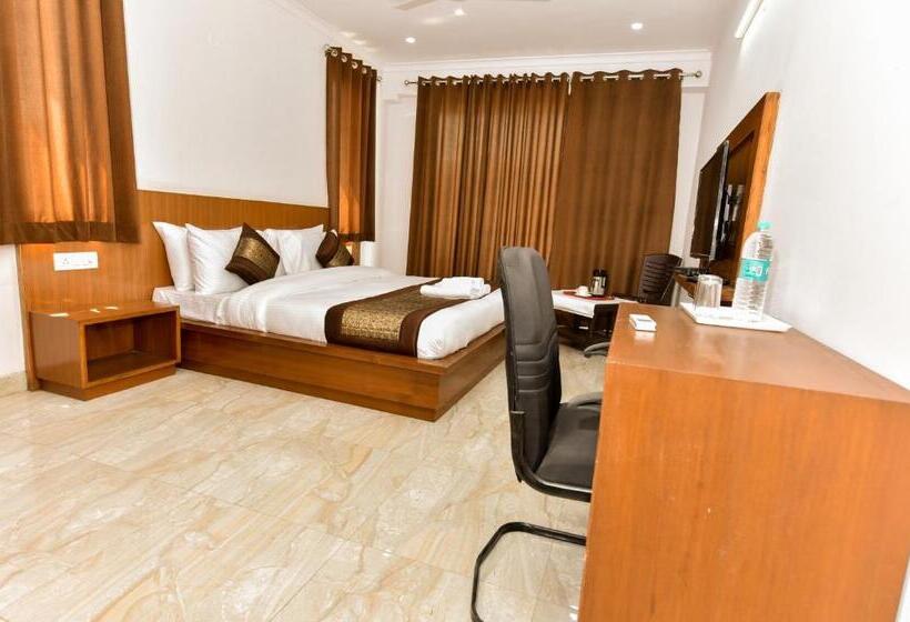Hotel Red Cherry Sec 45, Gurgaon