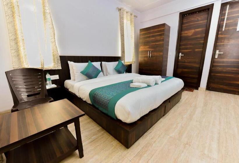 Hotel Red Cherry Sec 45, Gurgaon