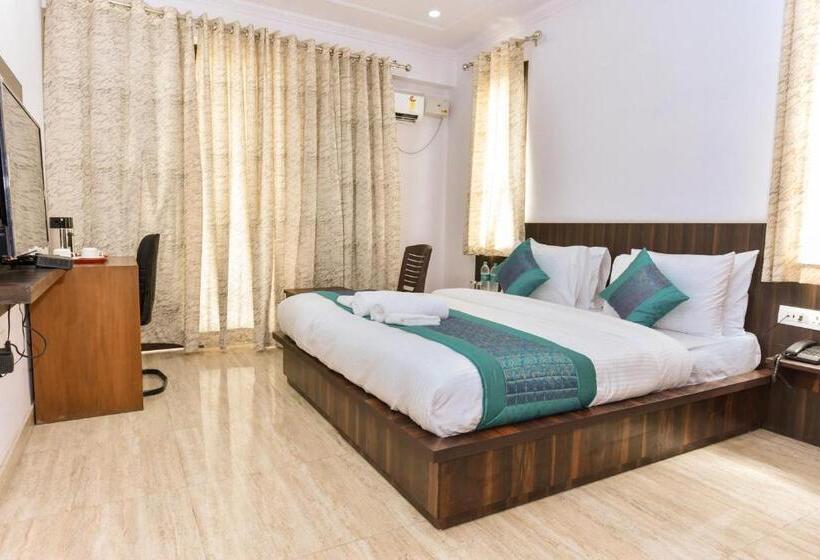 Hotel Red Cherry Sec 45, Gurgaon