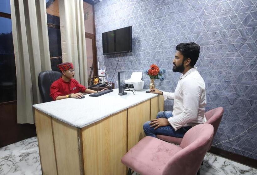 Отель Perfectstayz Mussoorie Hills