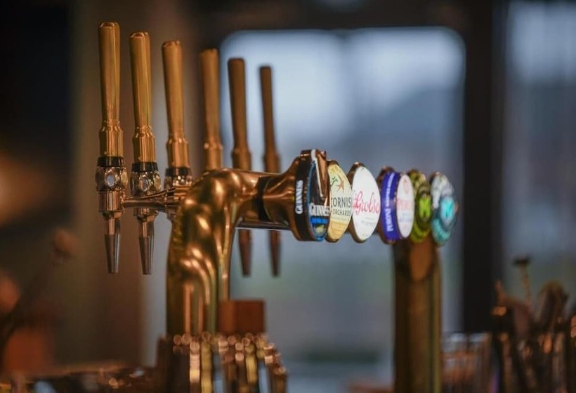 Отель The Heyford