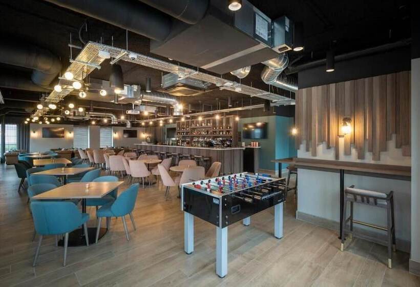 Отель The Heyford