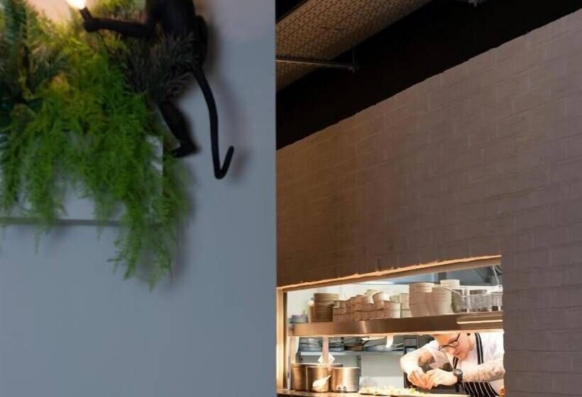 Отель The Heyford