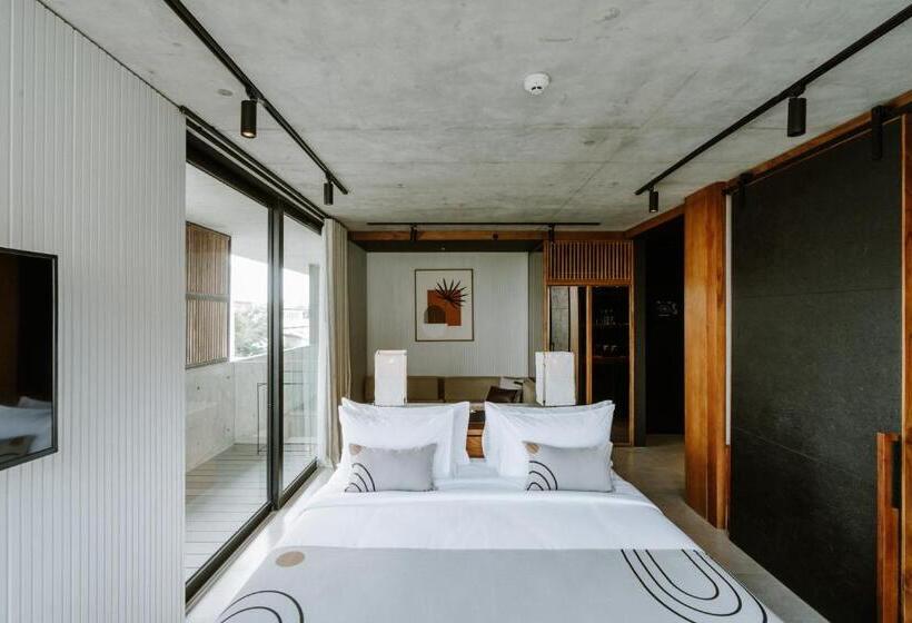 בית מלון כפרי The Komu Canggu Bali