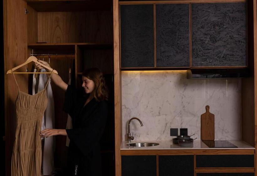 בית מלון כפרי The Komu Canggu Bali