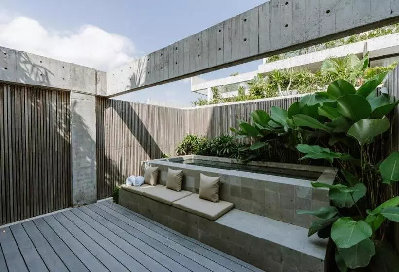 ホテル The Komu Canggu Bali