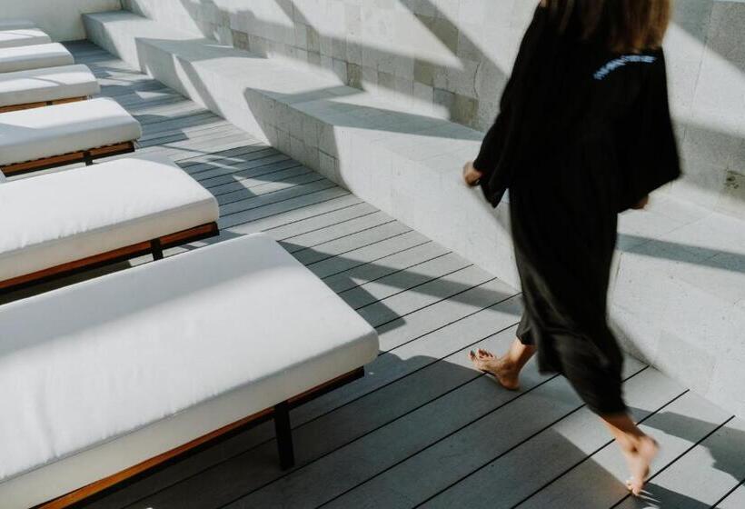 בית מלון כפרי The Komu Canggu Bali