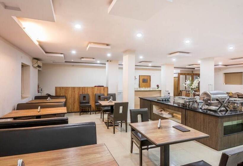 Iroomz Hotel Fusion Inn