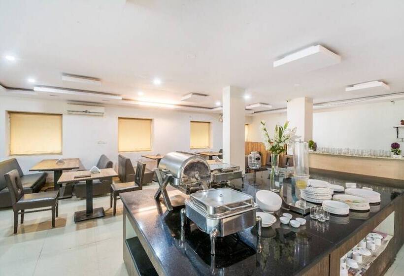 Iroomz Hotel Fusion Inn