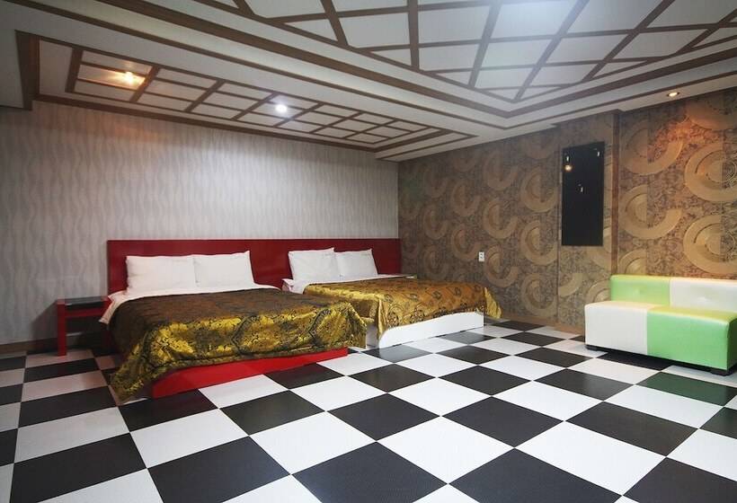 Motel Yeongdeok Show