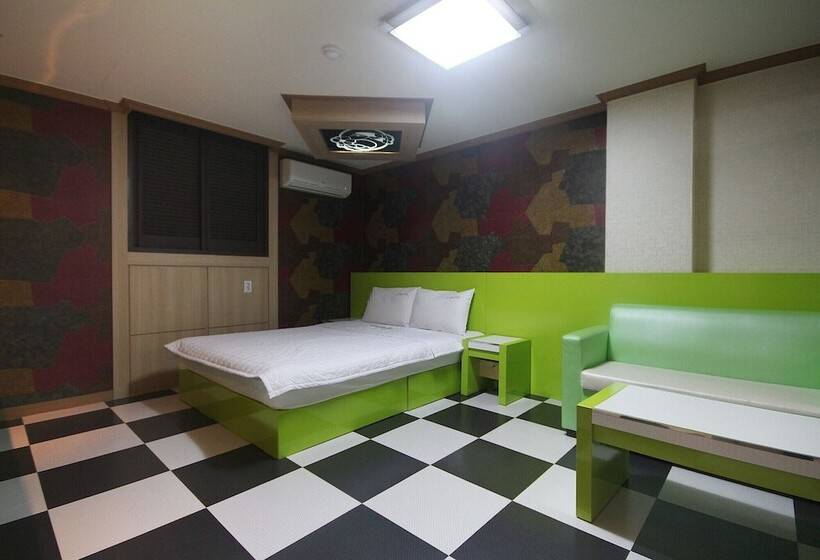 Motel Yeongdeok Show